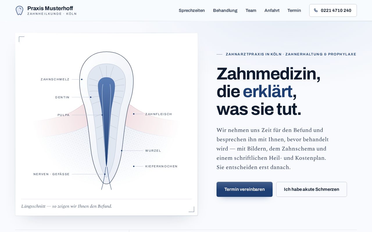Oberer Teil der Startseite einer Zahnarztpraxis in Saphirblau: Kopfzeile mit Name und Rufnummer, links auf einer Tafel eine gezeichnete Längsschnitt-Darstellung eines Zahns mit beschrifteten Schichten, rechts eine kräftige serifenlose Schlagzeile mit einem farbig hervorgehobenen Wort, ein Absatz und zwei Schaltflächen.